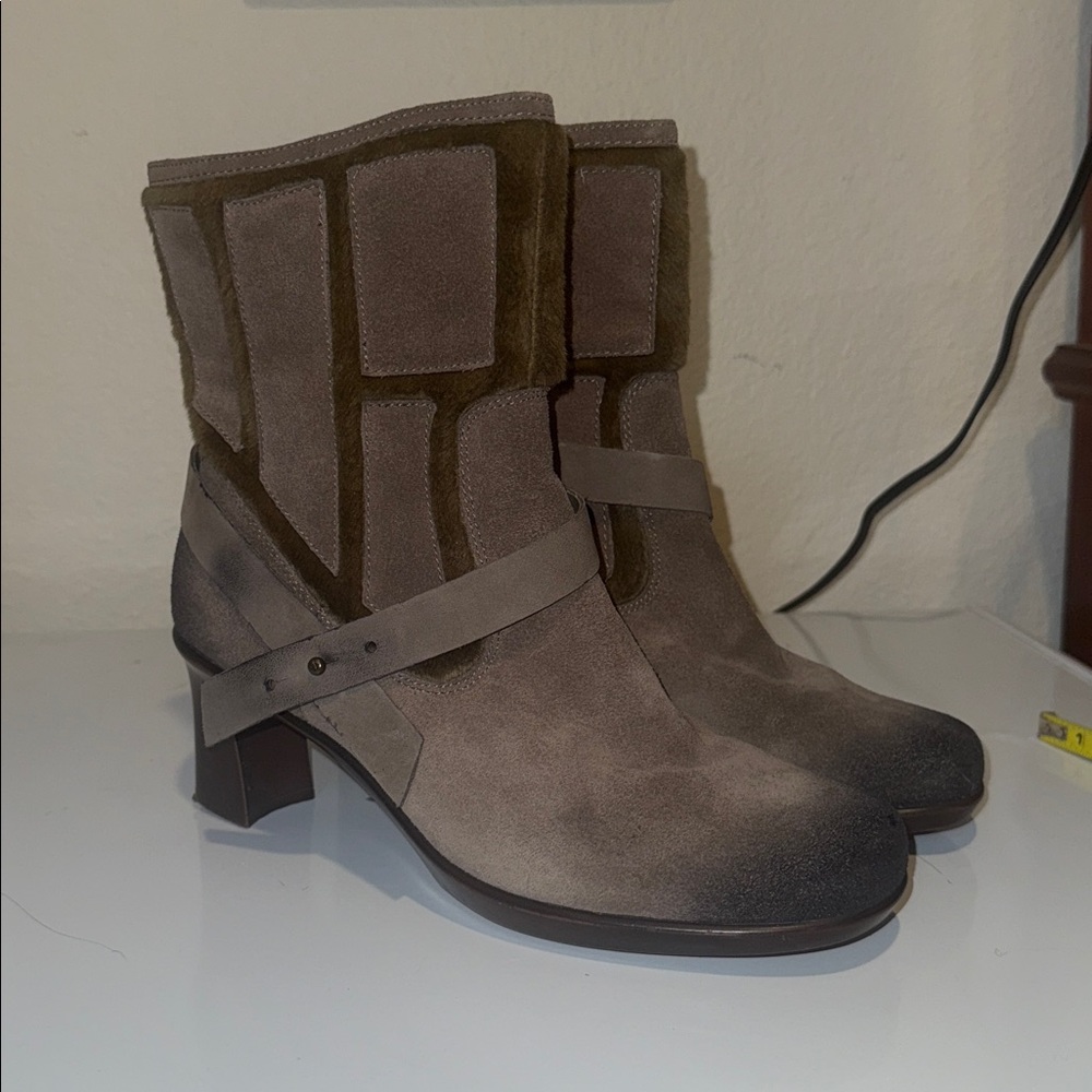 Earth Snapdragon Real Suede with Faux Fur Trim Booties. 10B